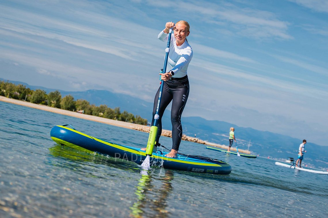 Dámský outfit 6 - neon green - lycra krátký rukáv, legíny černé