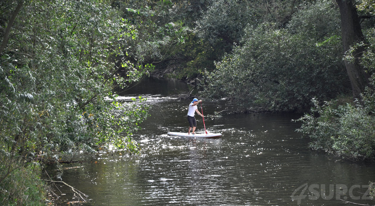 Sjíždění řeky Chrudimky na paddleboardu