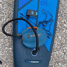 Elektrická pumpa WATTSUP Swift s baterií do 20PSI pro paddleboardy